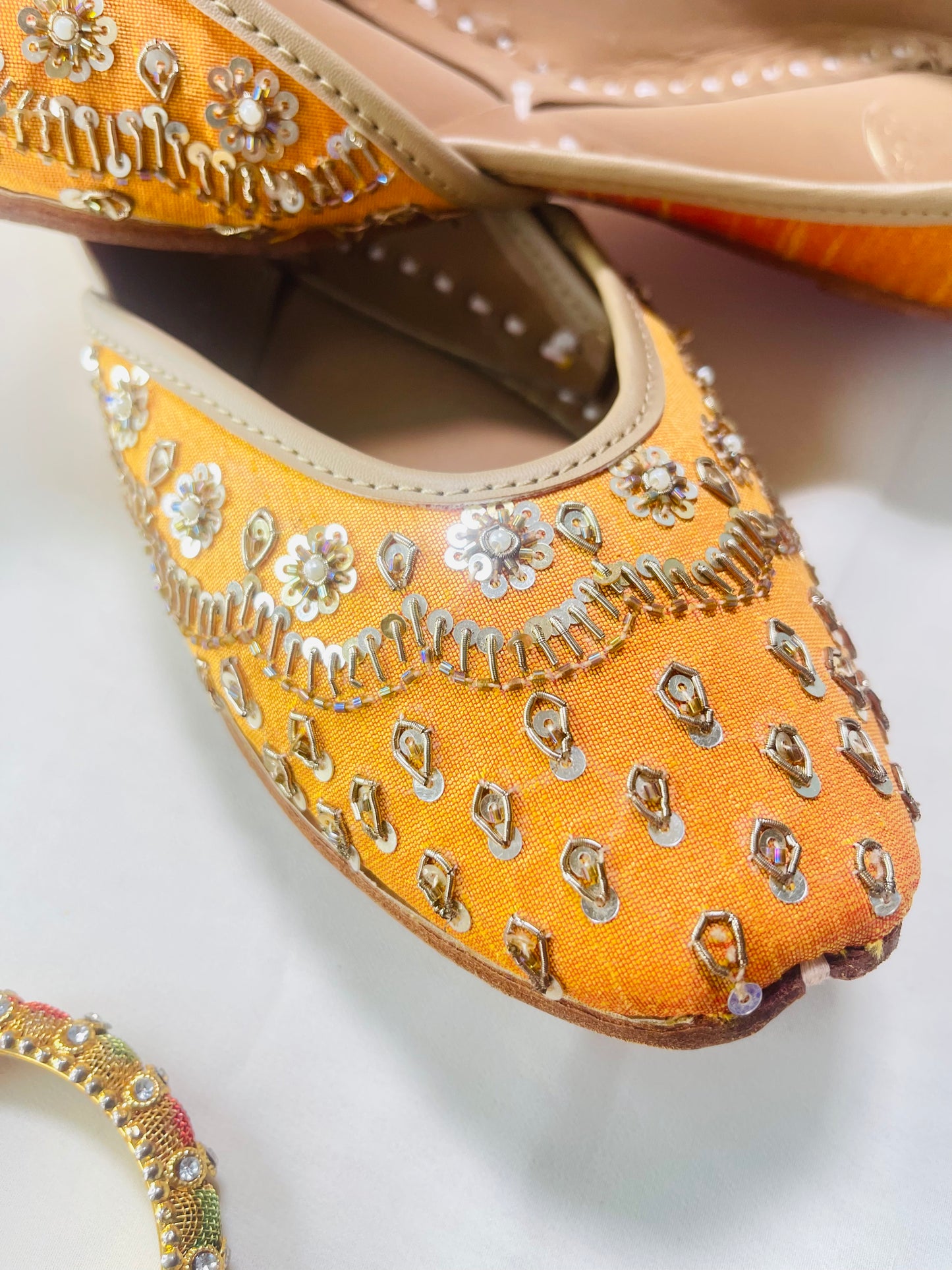 Sequinned Yellow Juttis